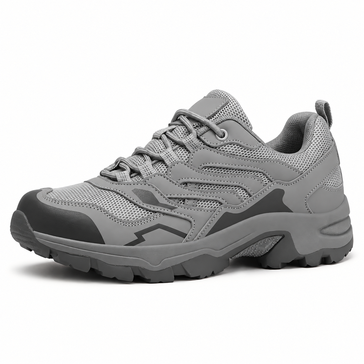 Chaussure d’approche randonnée grise vue trois-quarts sur fond blanc chaud