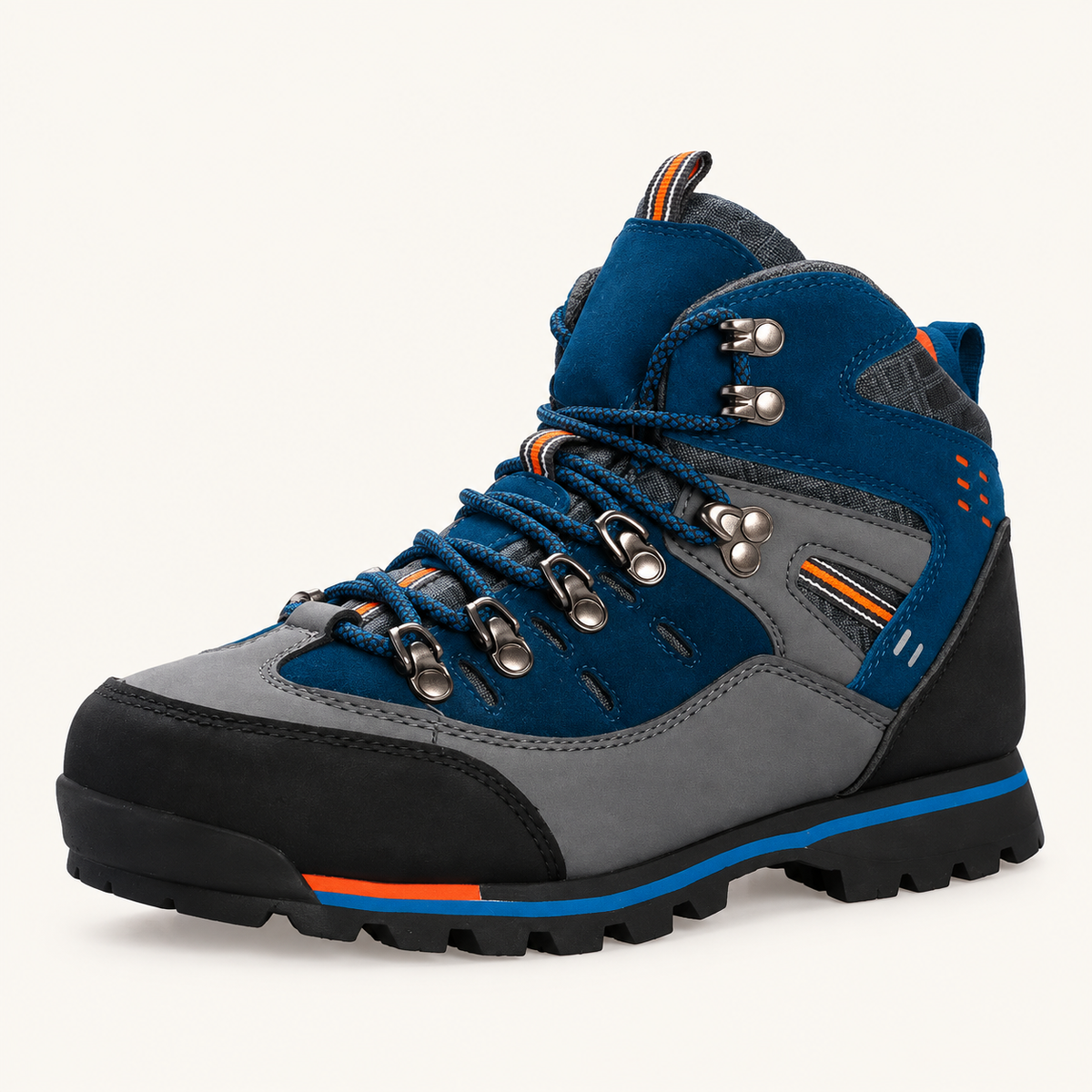 Chaussure randonnée alpinisme homme bleue – vue trois-quarts sur fond blanc