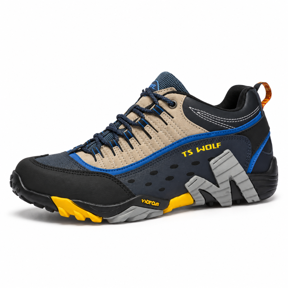Chaussure randonnée desert jaune – vue trois-quarts sur fond blanc