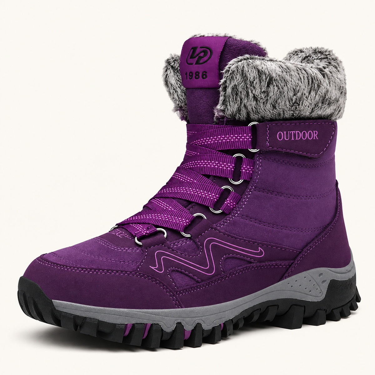Chaussure randonnée grand froid violette – vue trois-quarts sur fond blanc