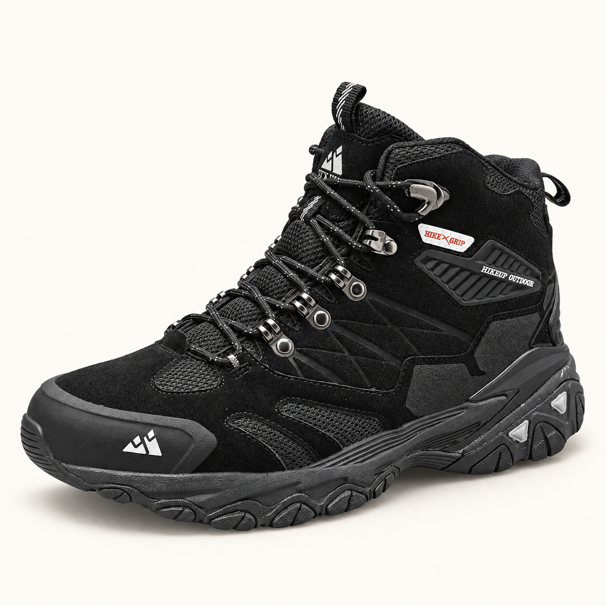 Chaussure randonnée homme antidérapante noire – vue trois-quarts sur fond blanc