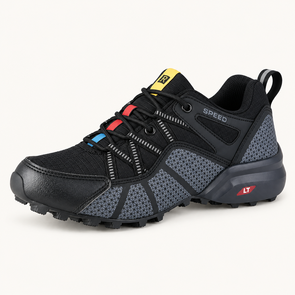 Chaussure randonnée rapide Noire en vue trois-quarts sur fond blanc chaud