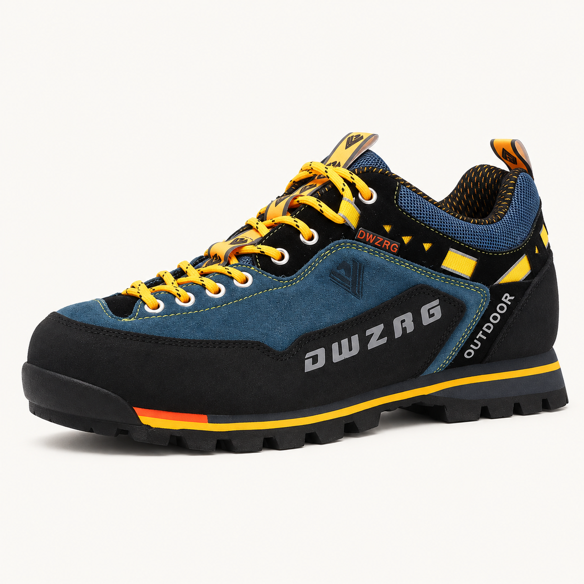 Chaussure randonnée rigide Darkblue en vue trois-quarts sur fond blanc chaud