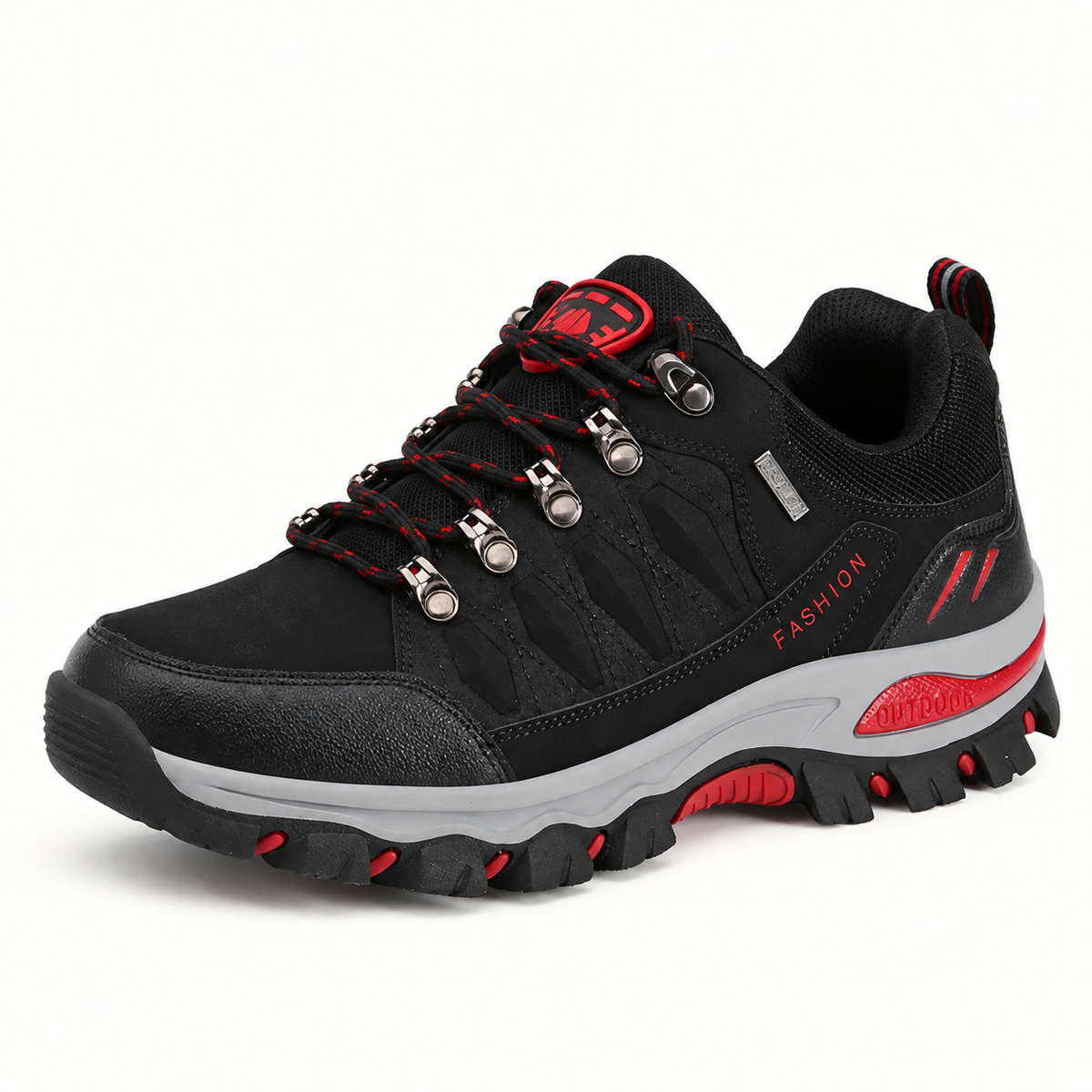 Chaussures randonnée homme vegan noires – vue trois-quarts sur fond blanc chaud
