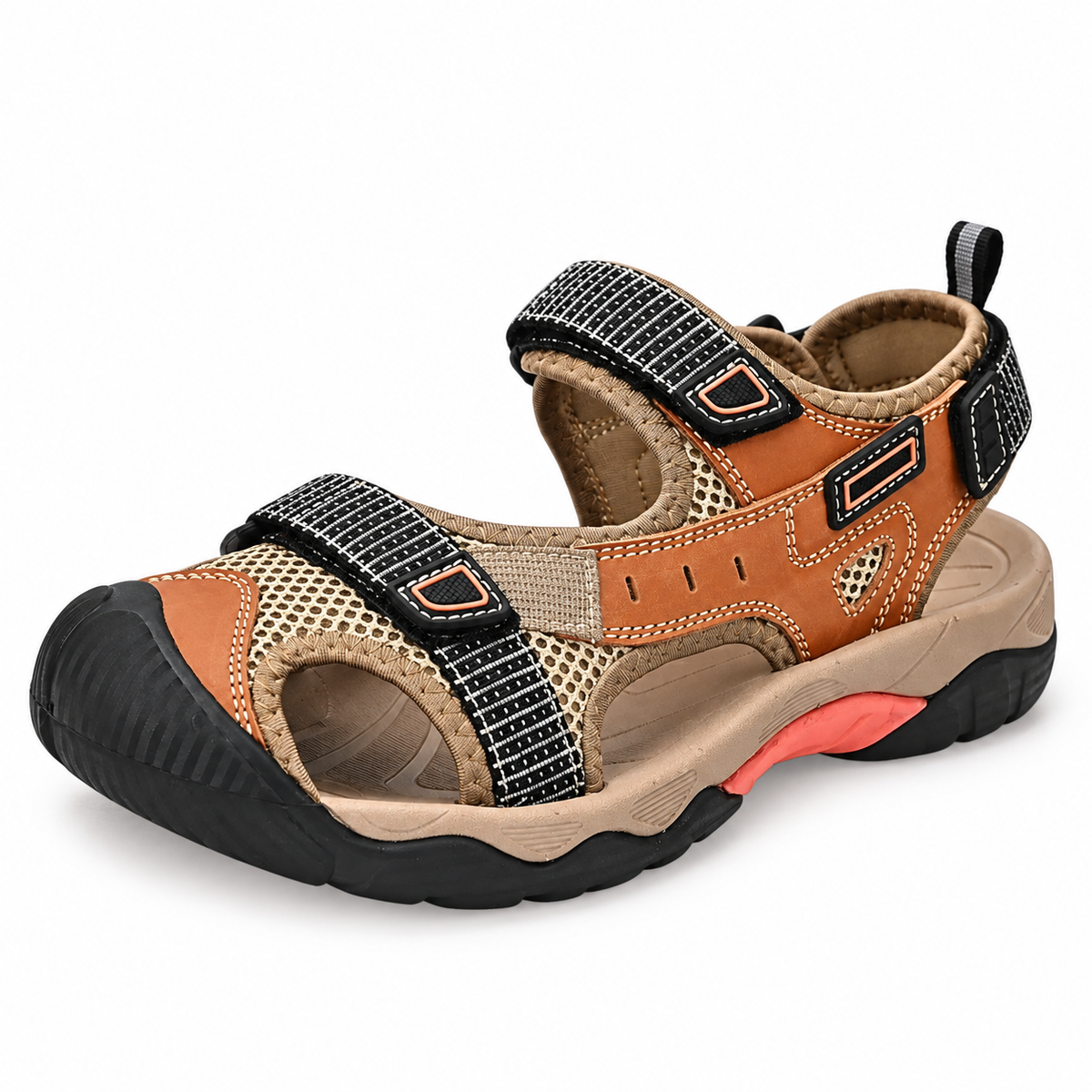 Sandale pour pied fin marron vue trois-quarts sur fond blanc chaud