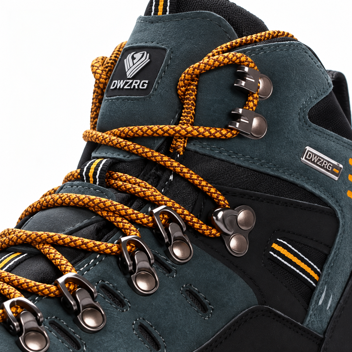 Chaussure randonnée cramponnable – détail du laçage et des crochets