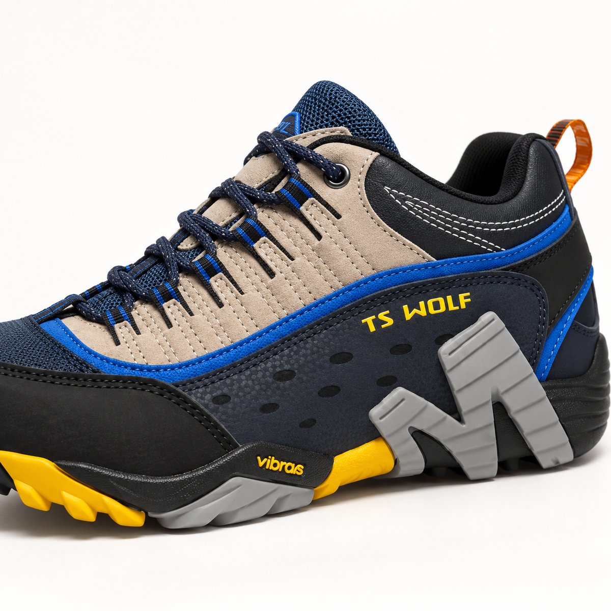 Chaussure randonnée desert jaune – détail de la tige, du laçage et des renforts