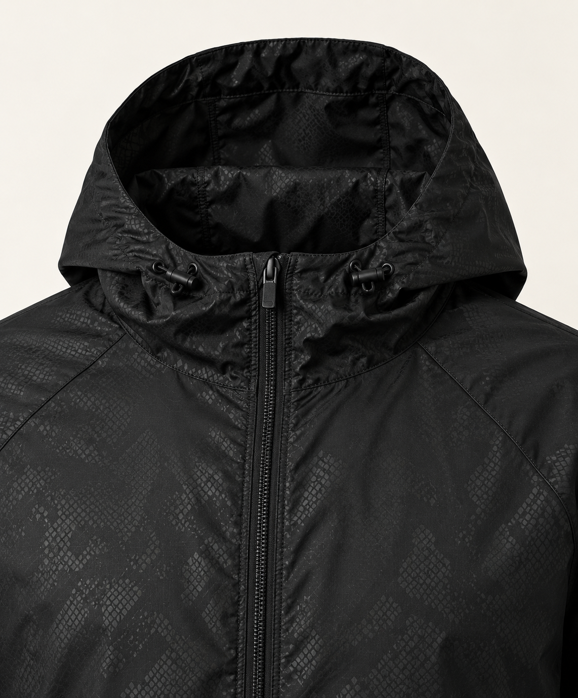 Veste randonnée noire homme – détail capuche et fermeture