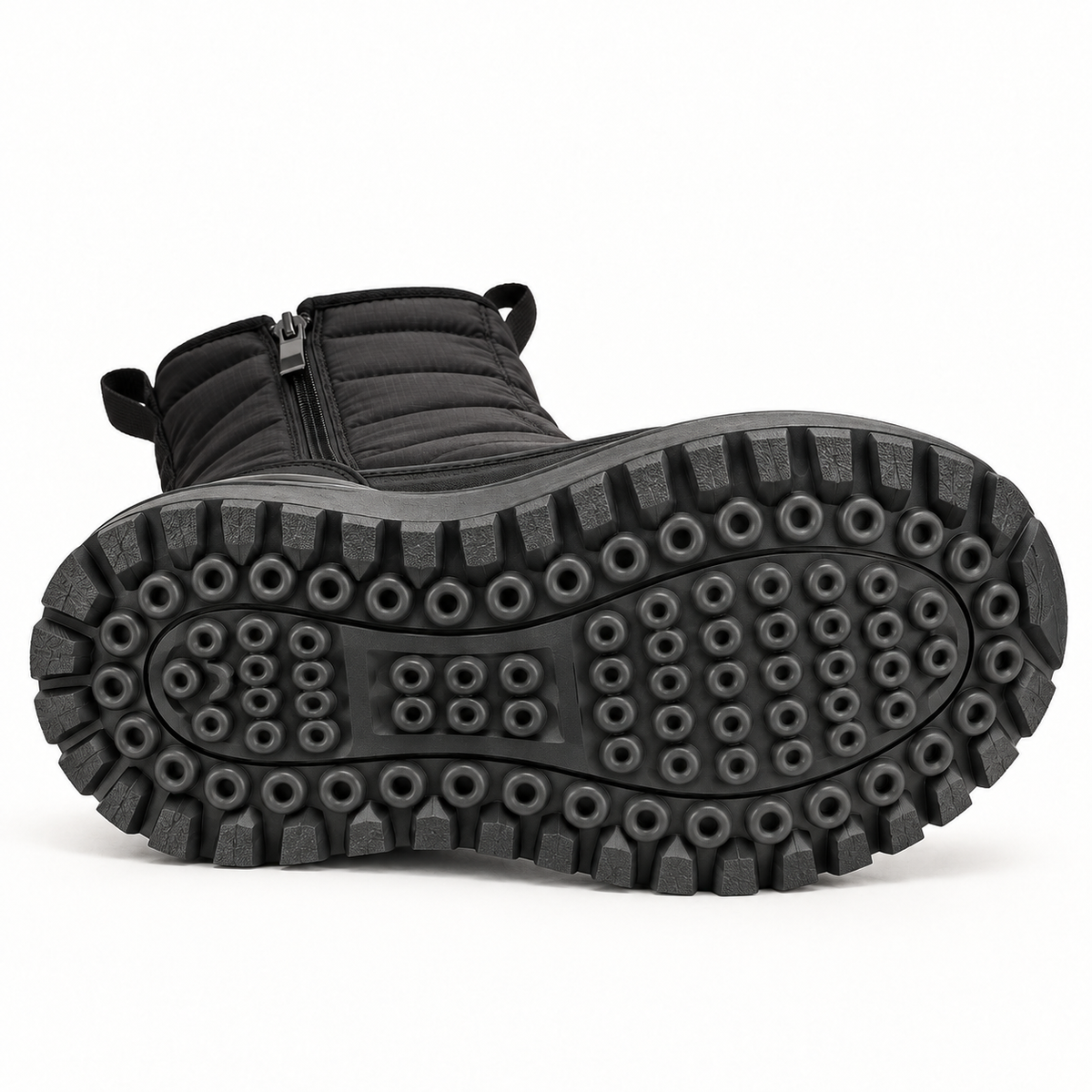 Botte randonnée hiver noire – détail de la semelle crantée