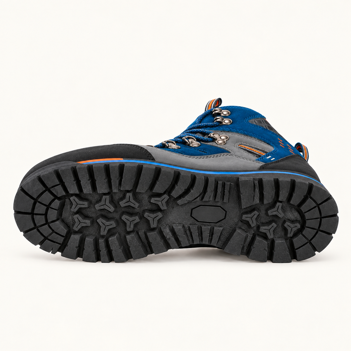 Chaussure randonnée alpinisme homme bleue couchée – semelle crantée entière