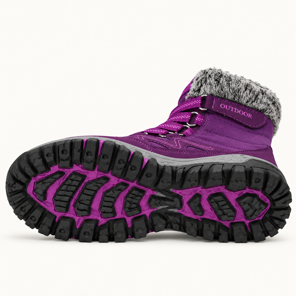 Semelle noire et violette entièrement visible de la chaussure randonnée grand froid violette