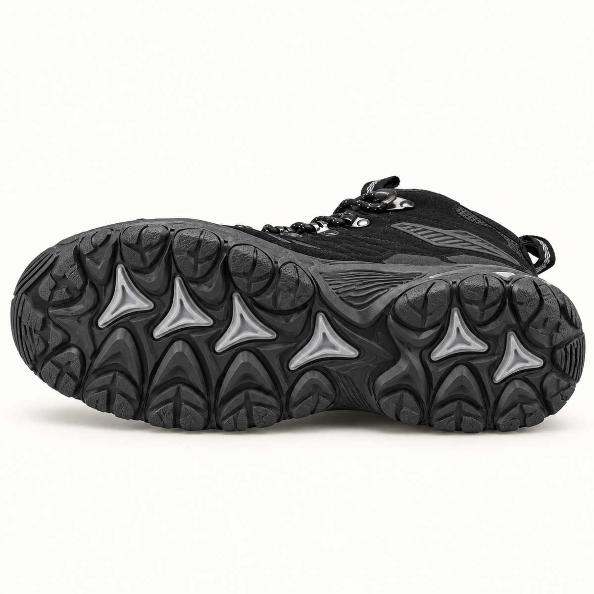 Chaussure randonnée homme antidérapante noire couchée – semelle entière