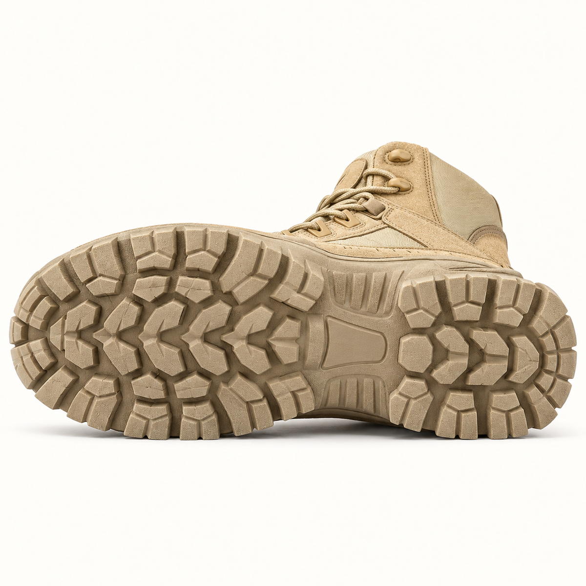 Chaussure randonnée jungle verte – semelle crantée attachée vue en oblique