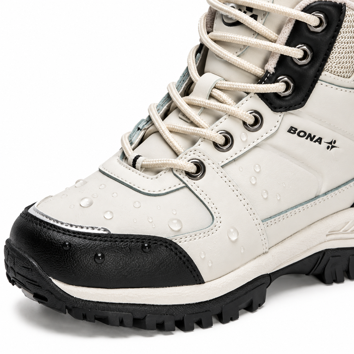 Chaussure randonnée montante imperméable Beige – détail des coutures, du pare-pierres et de fines gouttes