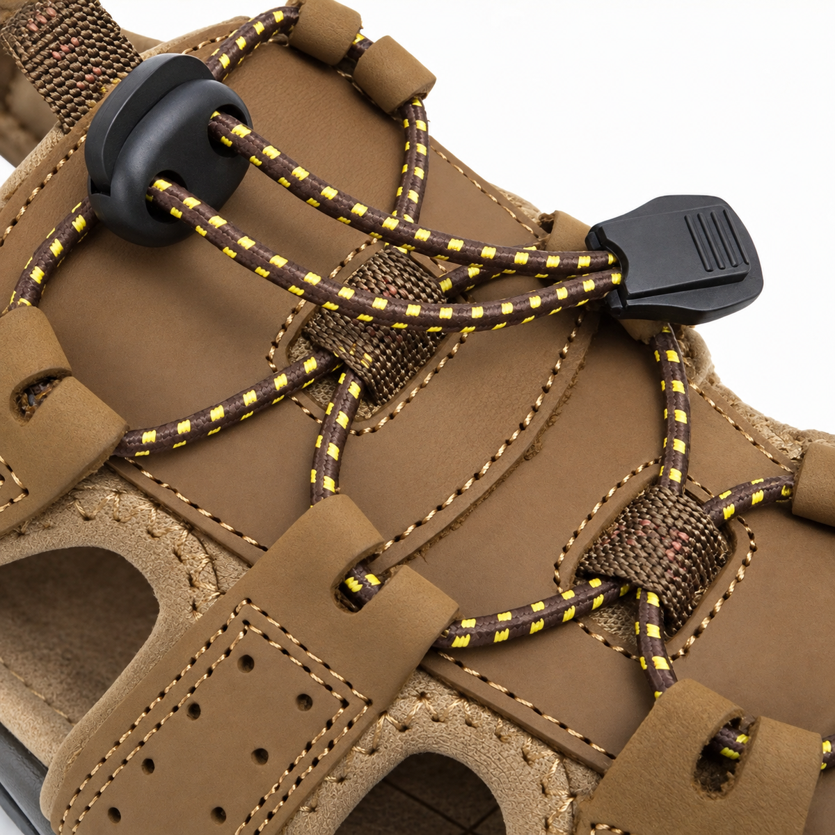 Sandale kaki femme marron clair – détail du cordon et du serrage rapide