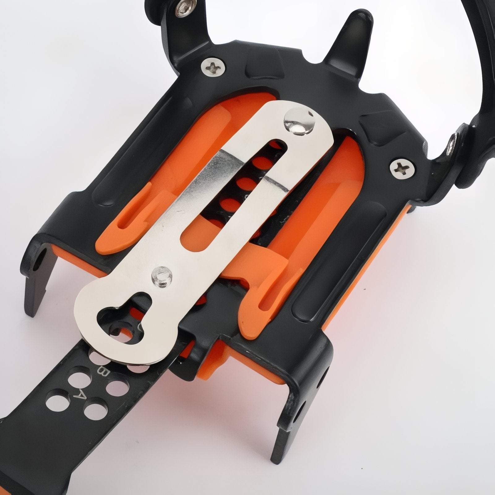 Crampons Plastiques Sur Chaussures De Randonnée