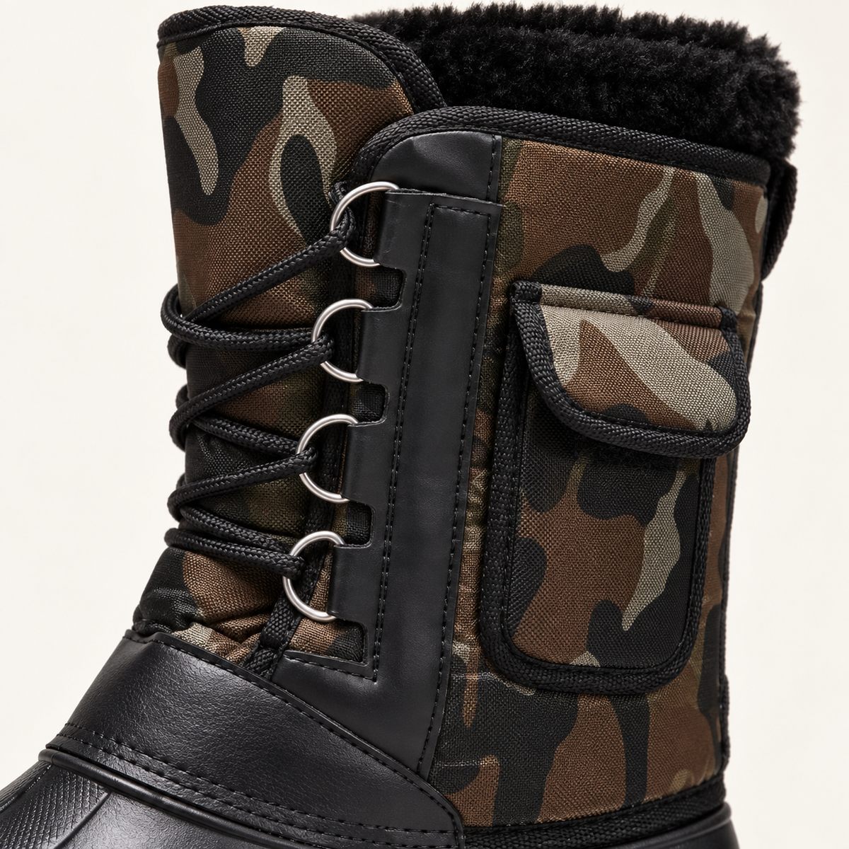 Botte randonnée neige camouflage – détail de la poche et du laçage