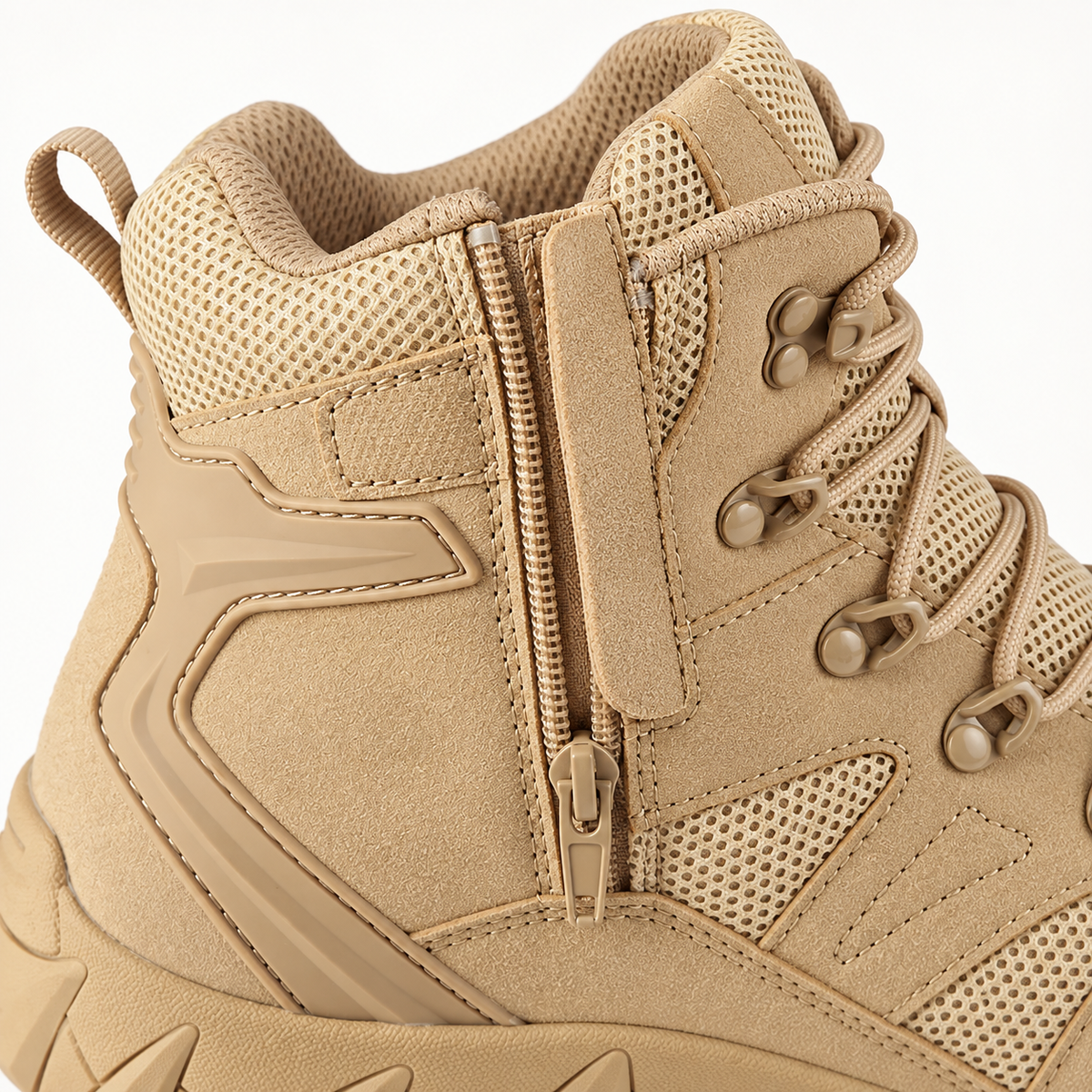 Chaussure cuir haute randonnée beige – détail matière et fermeture latérale