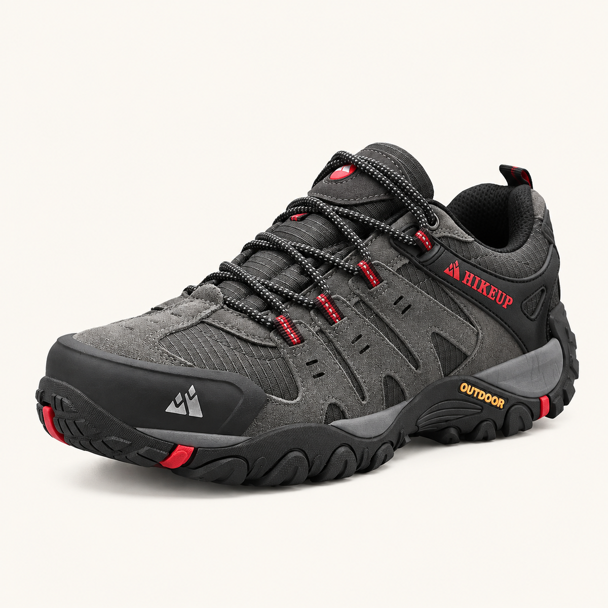Chaussure randonnée femme grise avec accents rouges – vue trois-quarts sur fond blanc