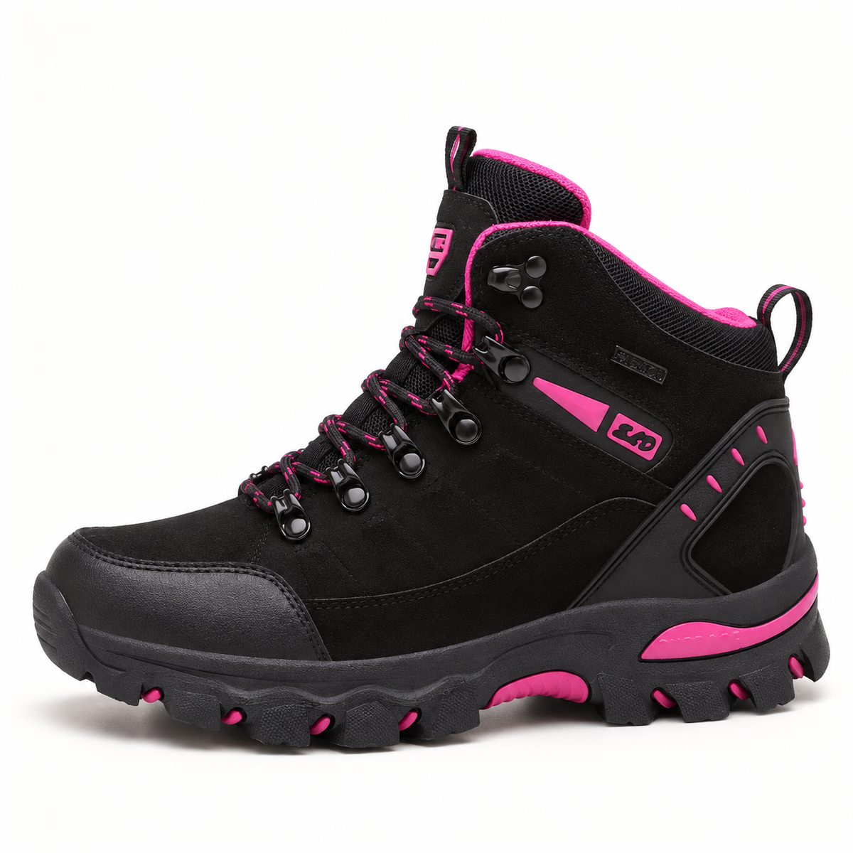 Chaussures randonnée femme montante noir et fuchsia – vue trois-quarts sur fond blanc chaud