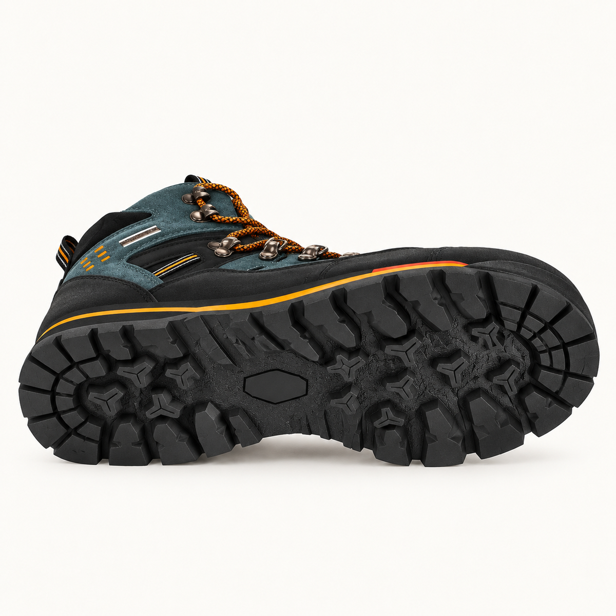 Chaussure randonnée cramponnable noir orange couchée – semelle entière