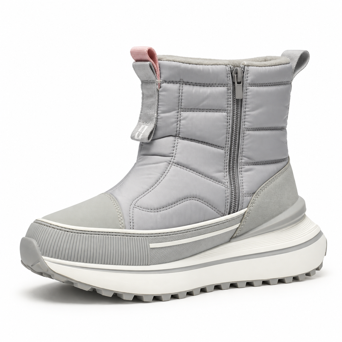 Botte randonnée hiver grise – vue trois-quarts sur fond blanc