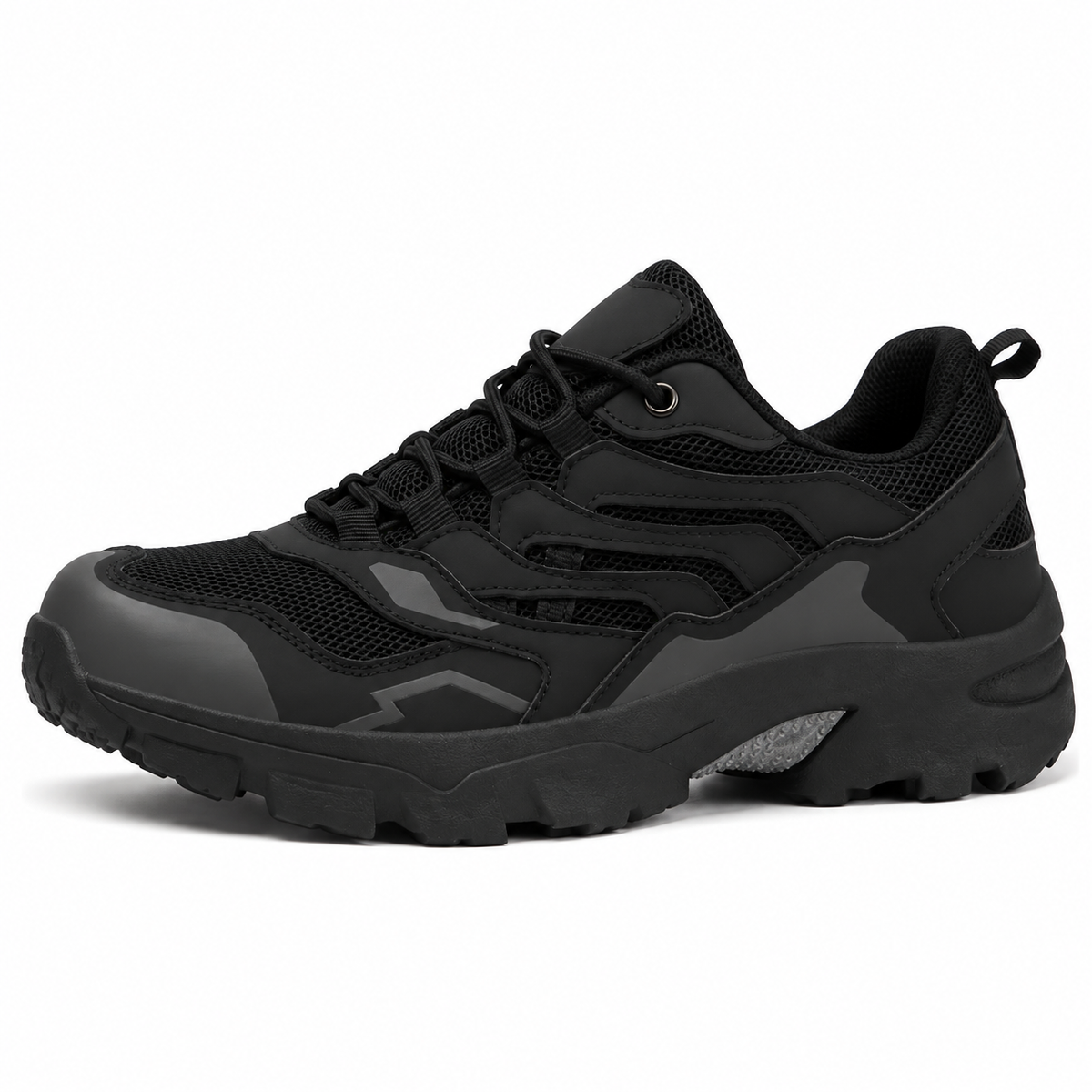 Chaussure d’approche randonnée noire vue trois-quarts sur fond blanc chaud