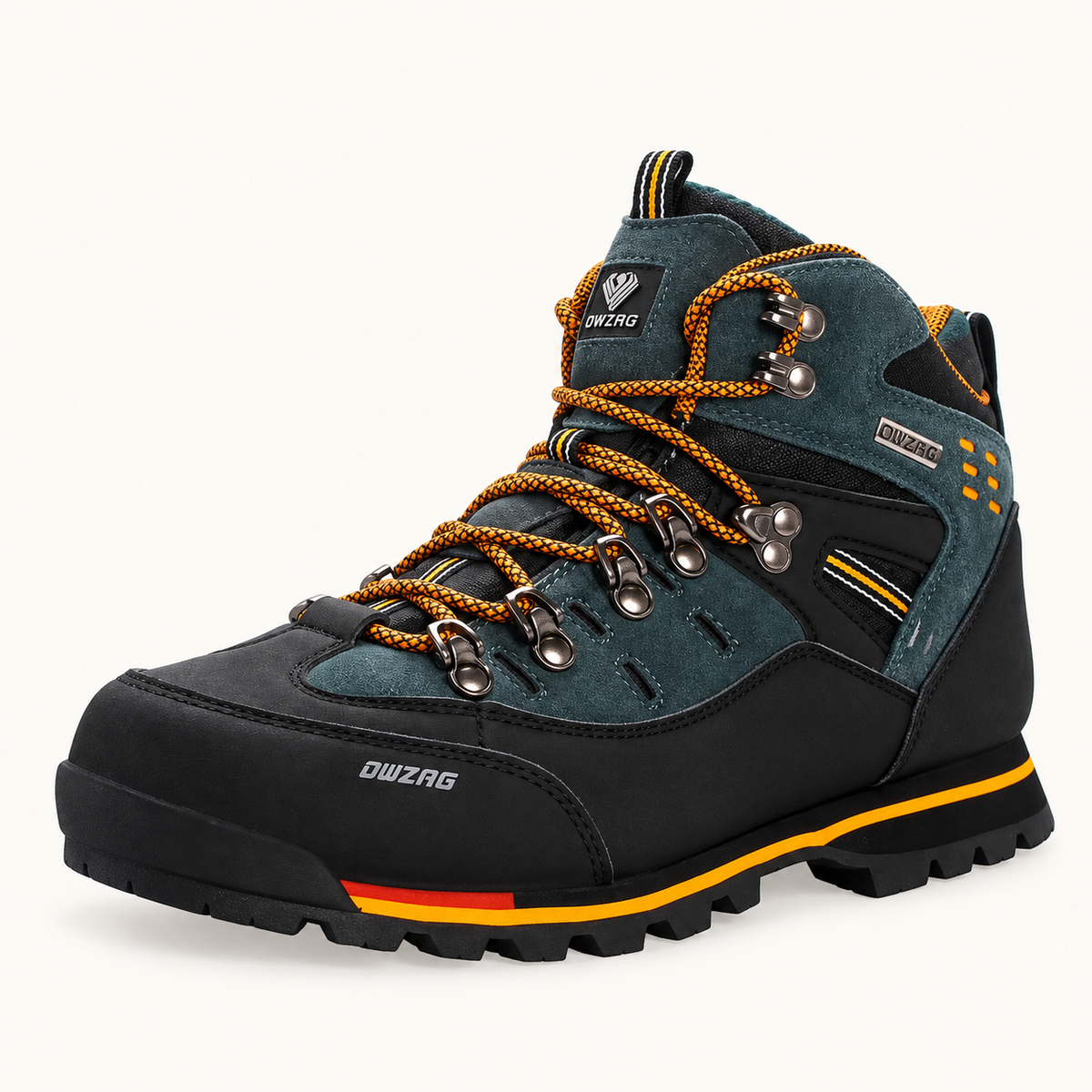 Chaussure randonnée alpinisme homme orange – vue trois-quarts sur fond blanc