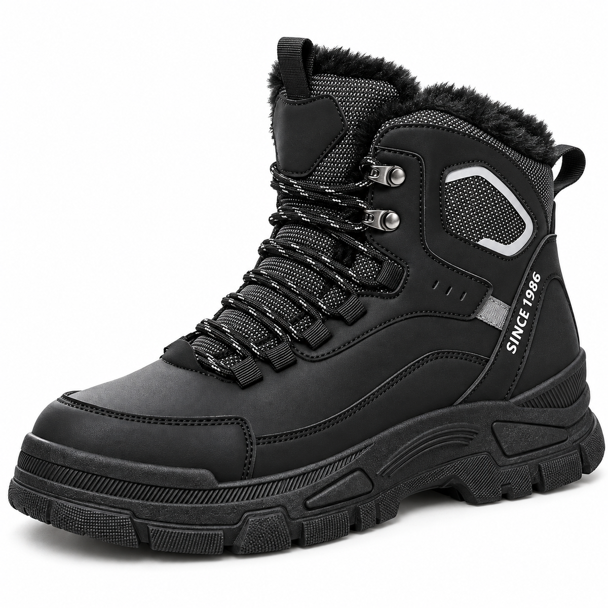 06 chaussure randonnee noire packshot