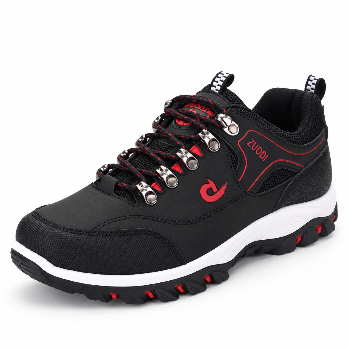 Chaussure petite randonnée homme Noire en vue trois-quarts sur fond blanc chaud