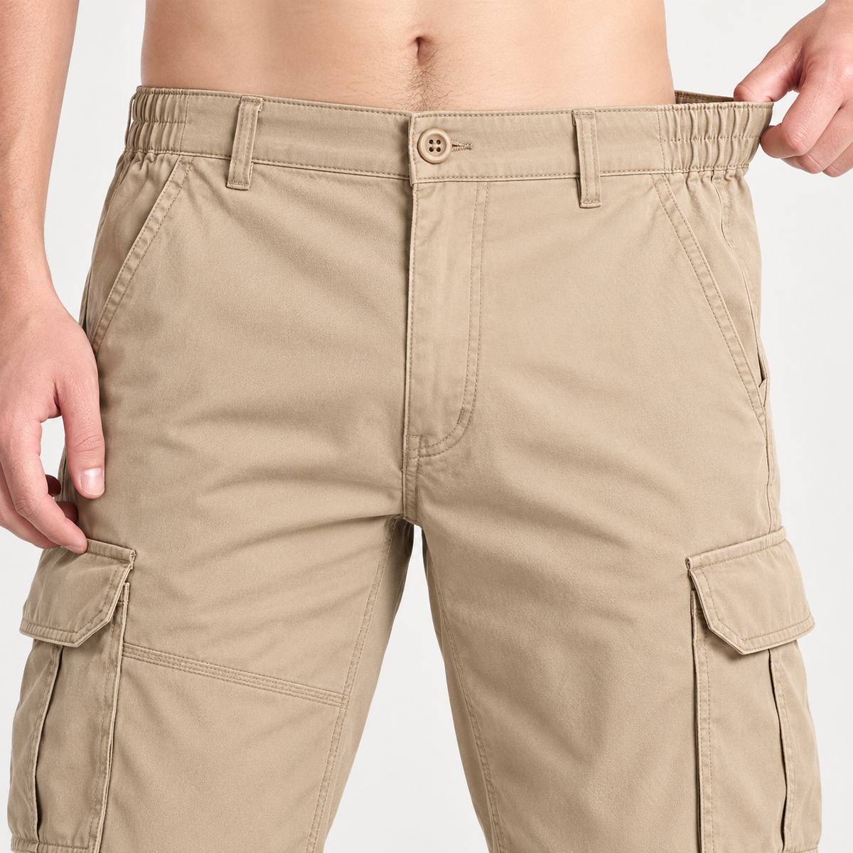Taille élastique, bouton et passants du pantalon randonnée coton homme