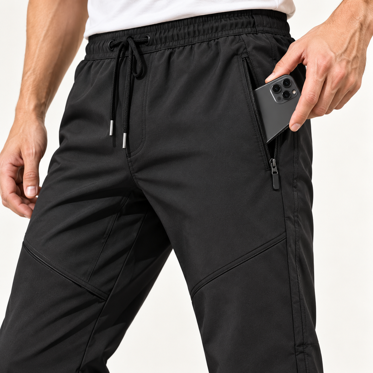 Poche latérale zippée du pantalon randonnée noir