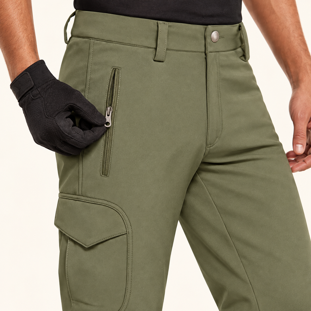 Poche latérale zippée du pantalon randonnée softshell homme olive