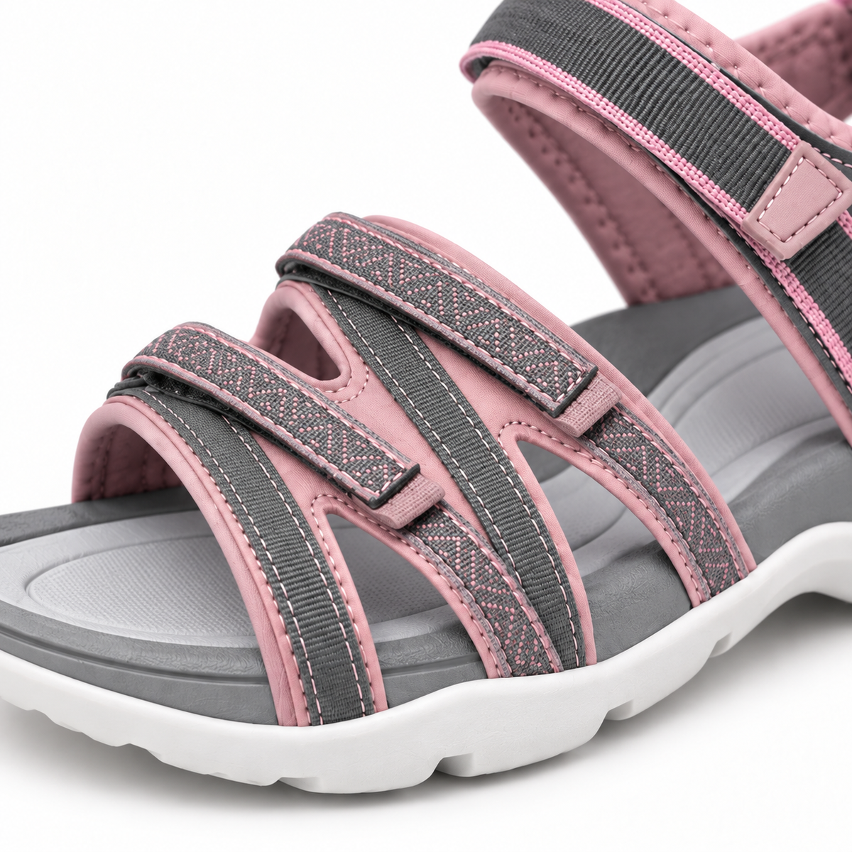 Sandale trekking femme rose – gros plan sur les brides auto-agrippantes et les coutures