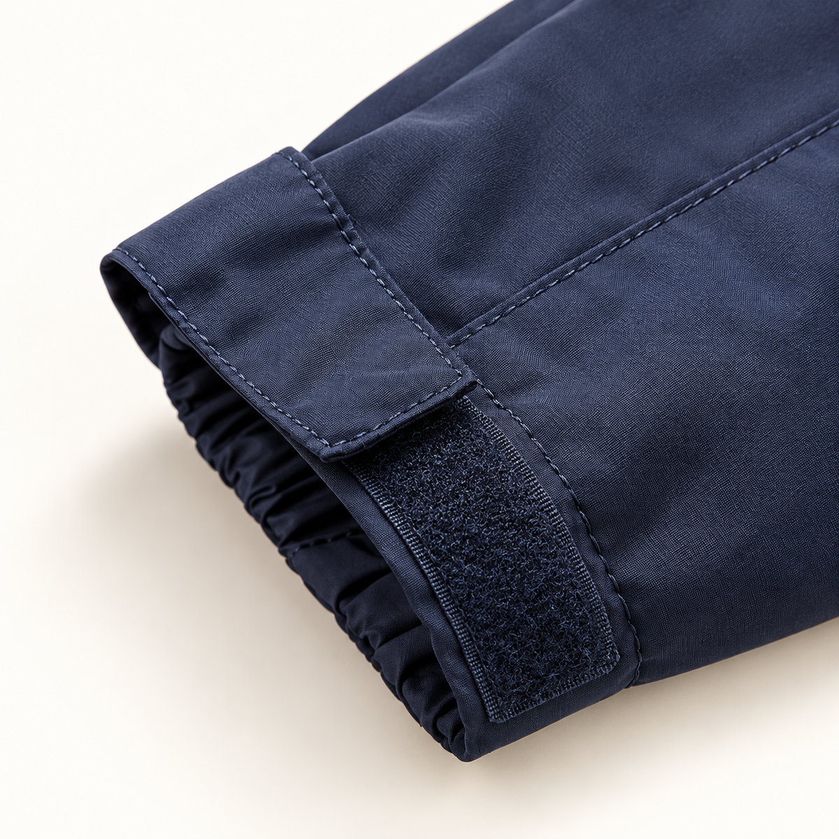 Veste randonnée respirante homme bleue – détail du poignet réglable