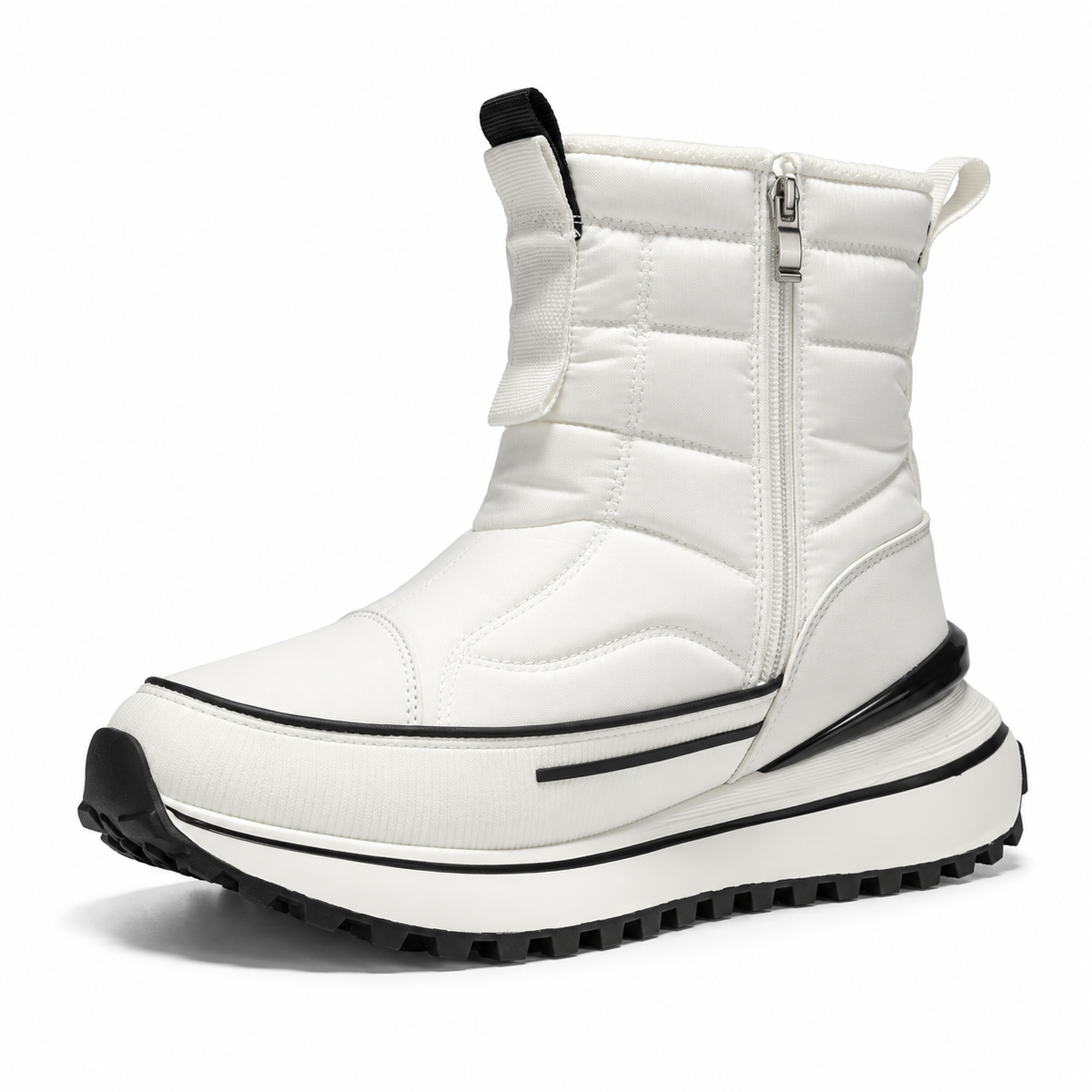 Botte randonnée hiver blanche – vue trois-quarts sur fond blanc