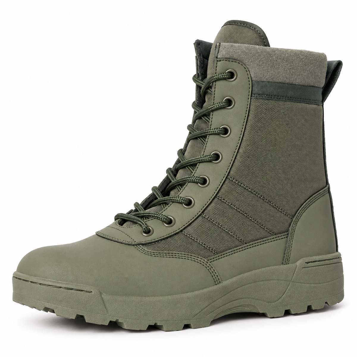 Botte randonnée imperméable homme verte – vue trois-quarts sur fond blanc