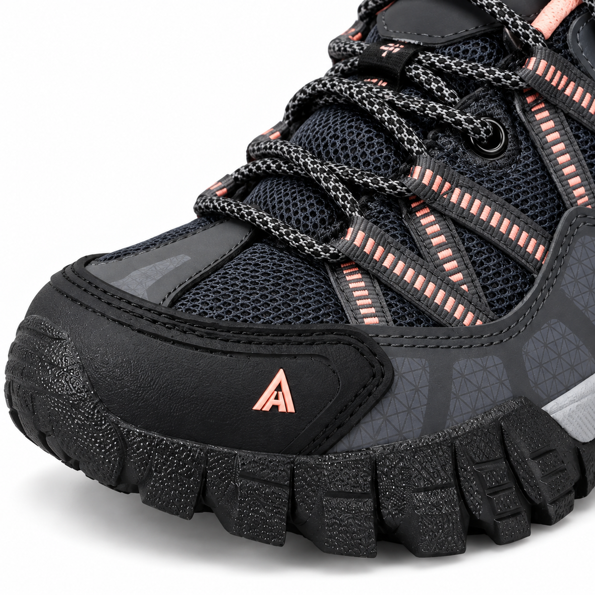 Chaussures randonnée femme vegan noires détail du mesh et des renforts synthétiques