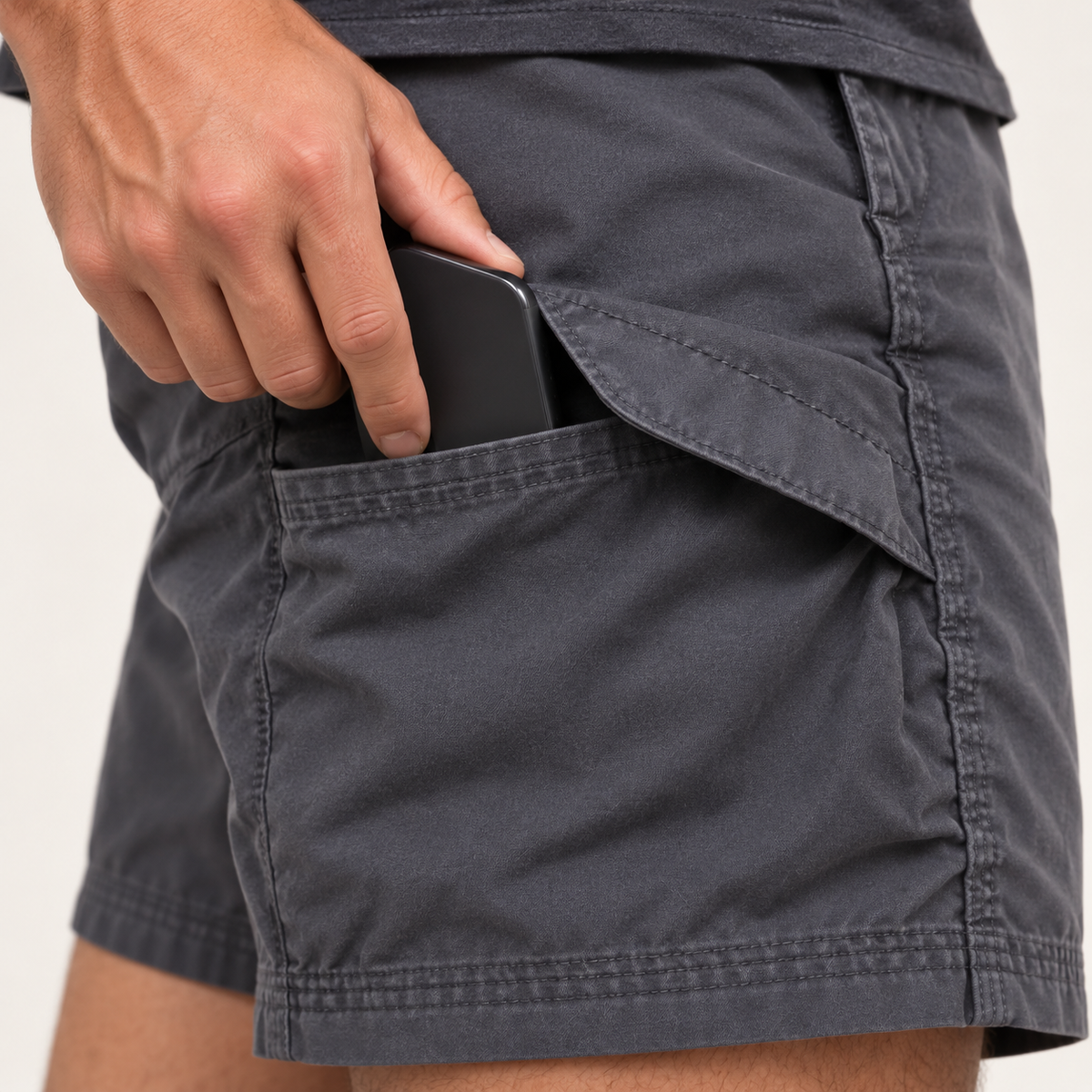 Poche smartphone du short cargo randonnée homme gris