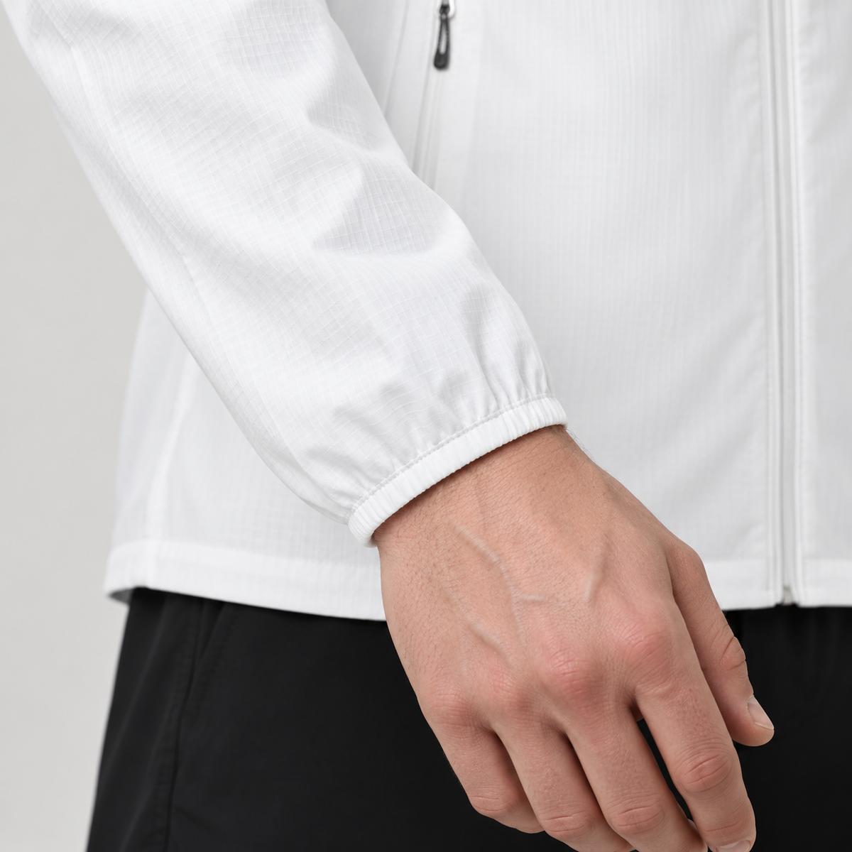 Veste marche nordique blanche – détail poignet élastiqué