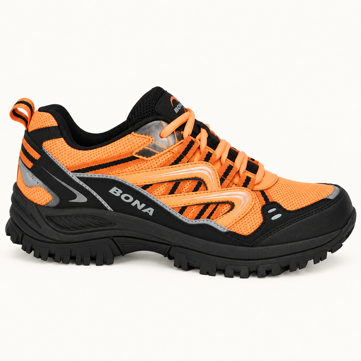 Chaussure randonnée orange – profil latéral et semelle crantée