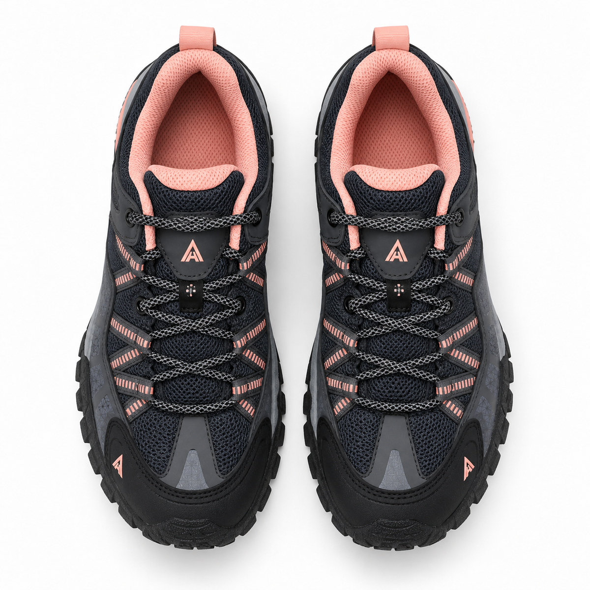 Paire de chaussures randonnée femme vegan noires vue du dessus avec cols et laçage visibles