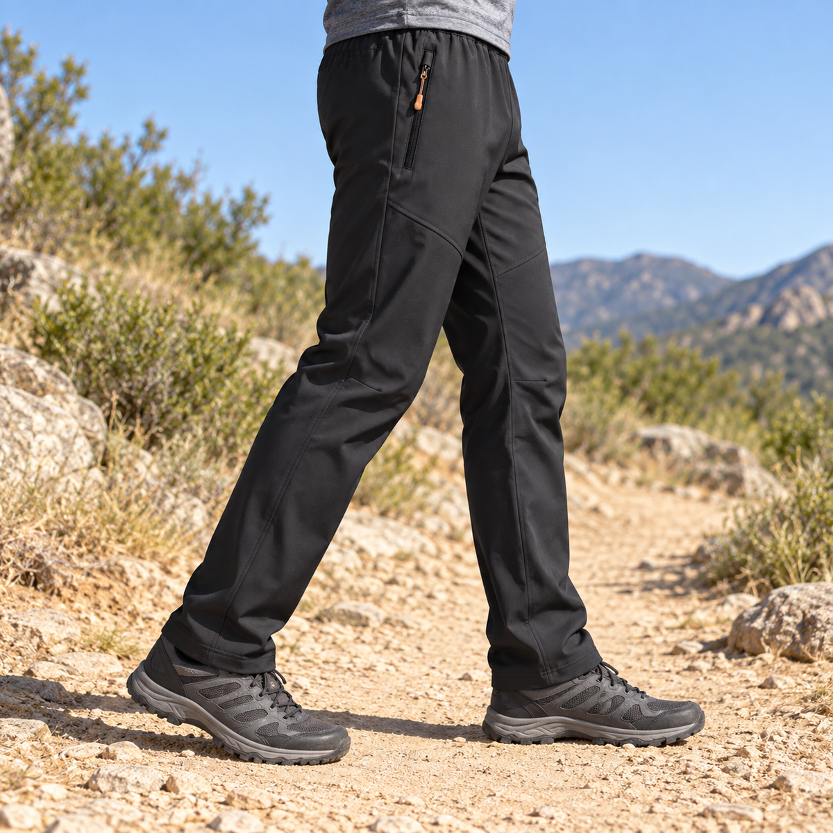 Pantalon randonnée pays chaud homme noir porté de profil