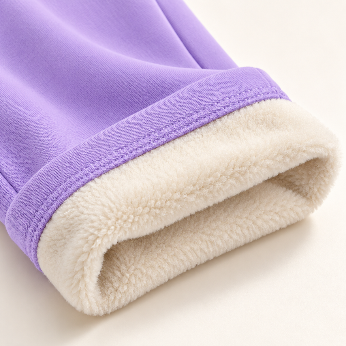 Texture extérieure et doublure du pantalon randonnée velours