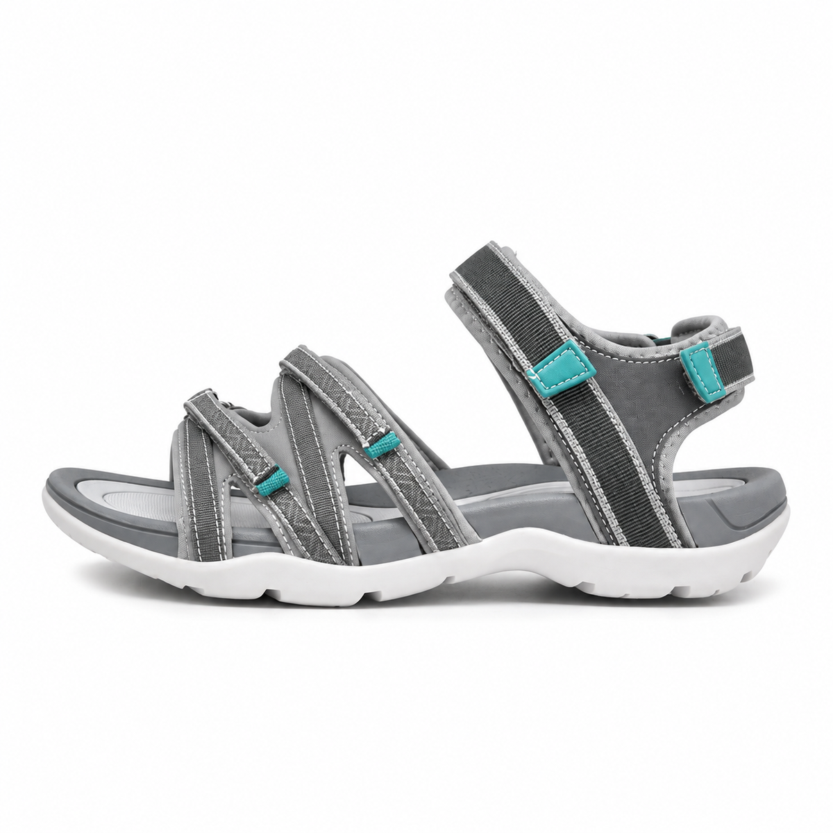 Sandale trekking femme grise à accents bleus – vue trois-quarts sur fond blanc chaud