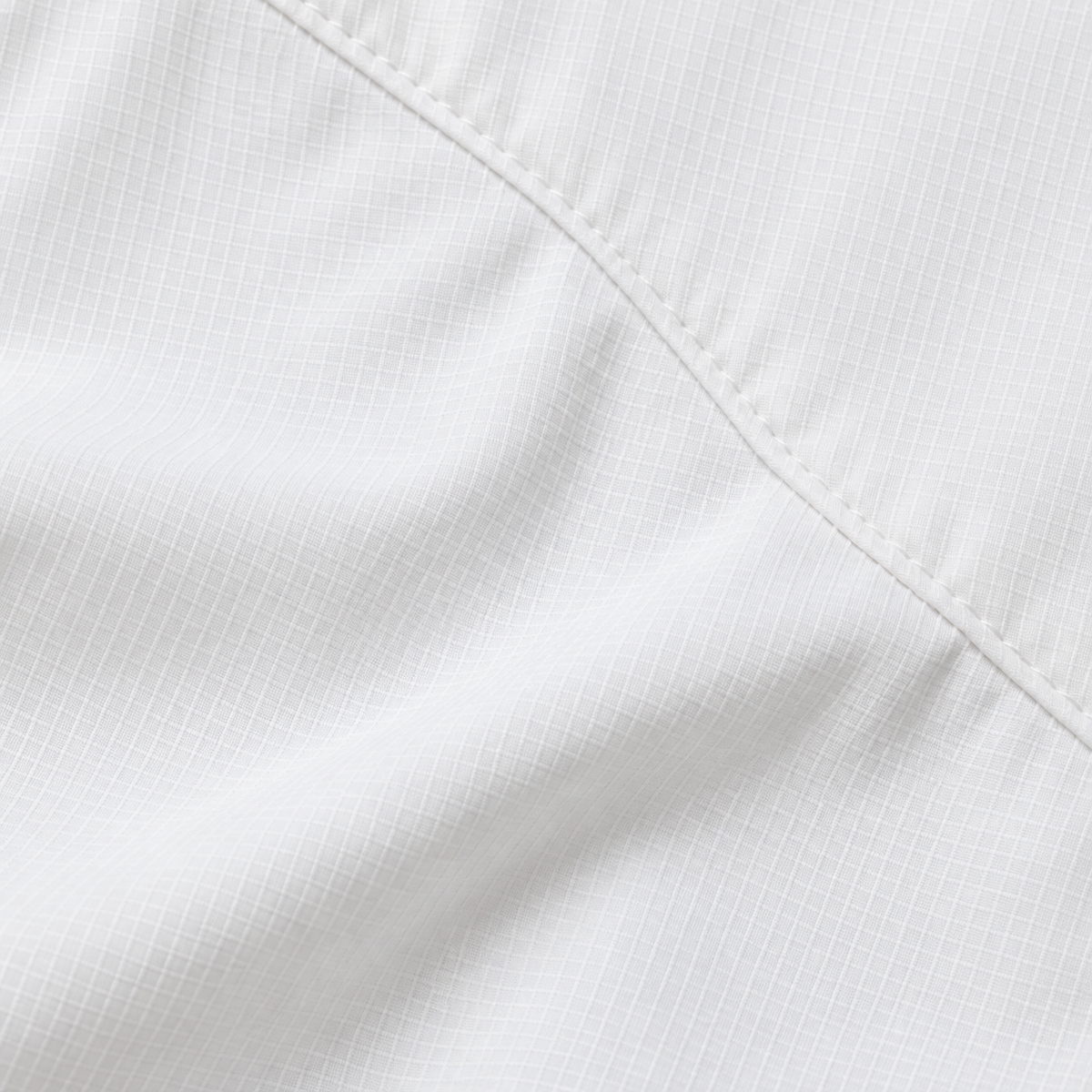 Veste marche nordique blanche – détail matière légère et couture