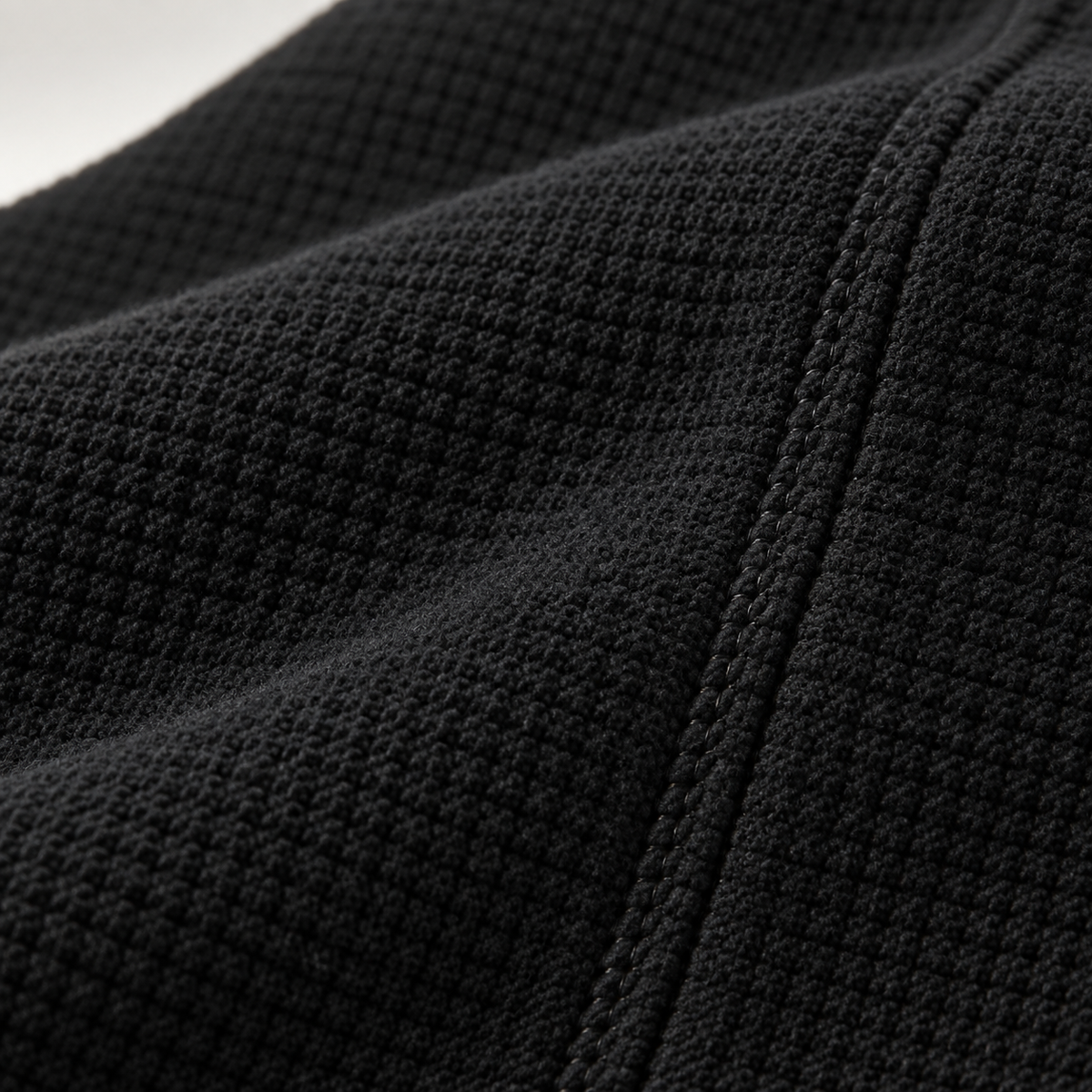 Veste polaire randonnée femme noire – macro de la matière