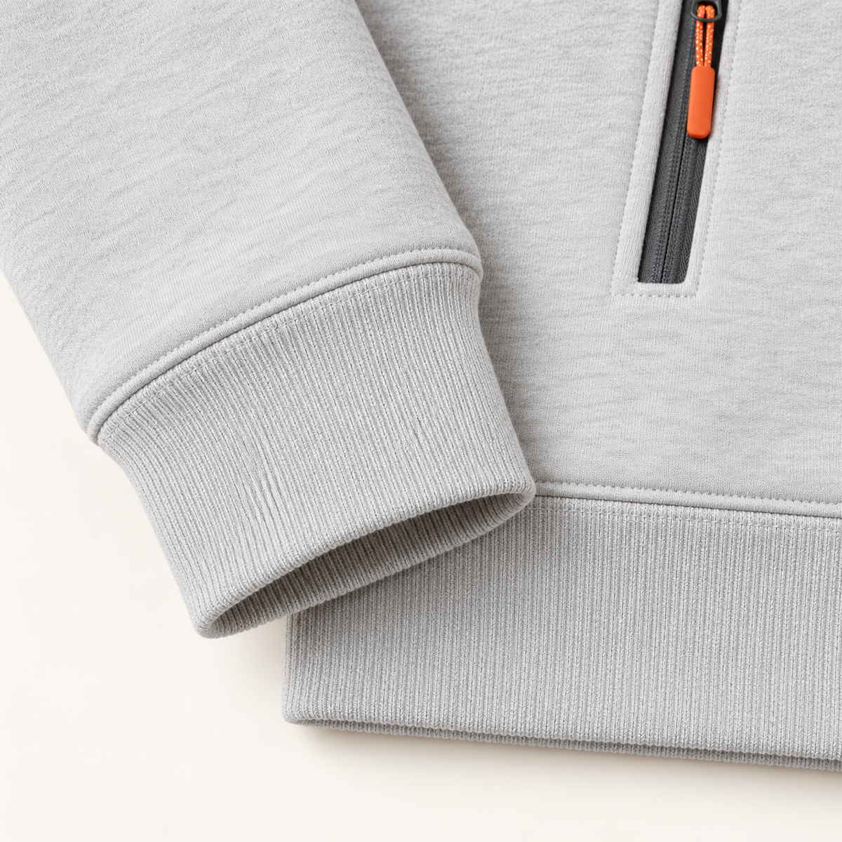 Veste randonnée hoodie – détail poignet et ourlet côtelés