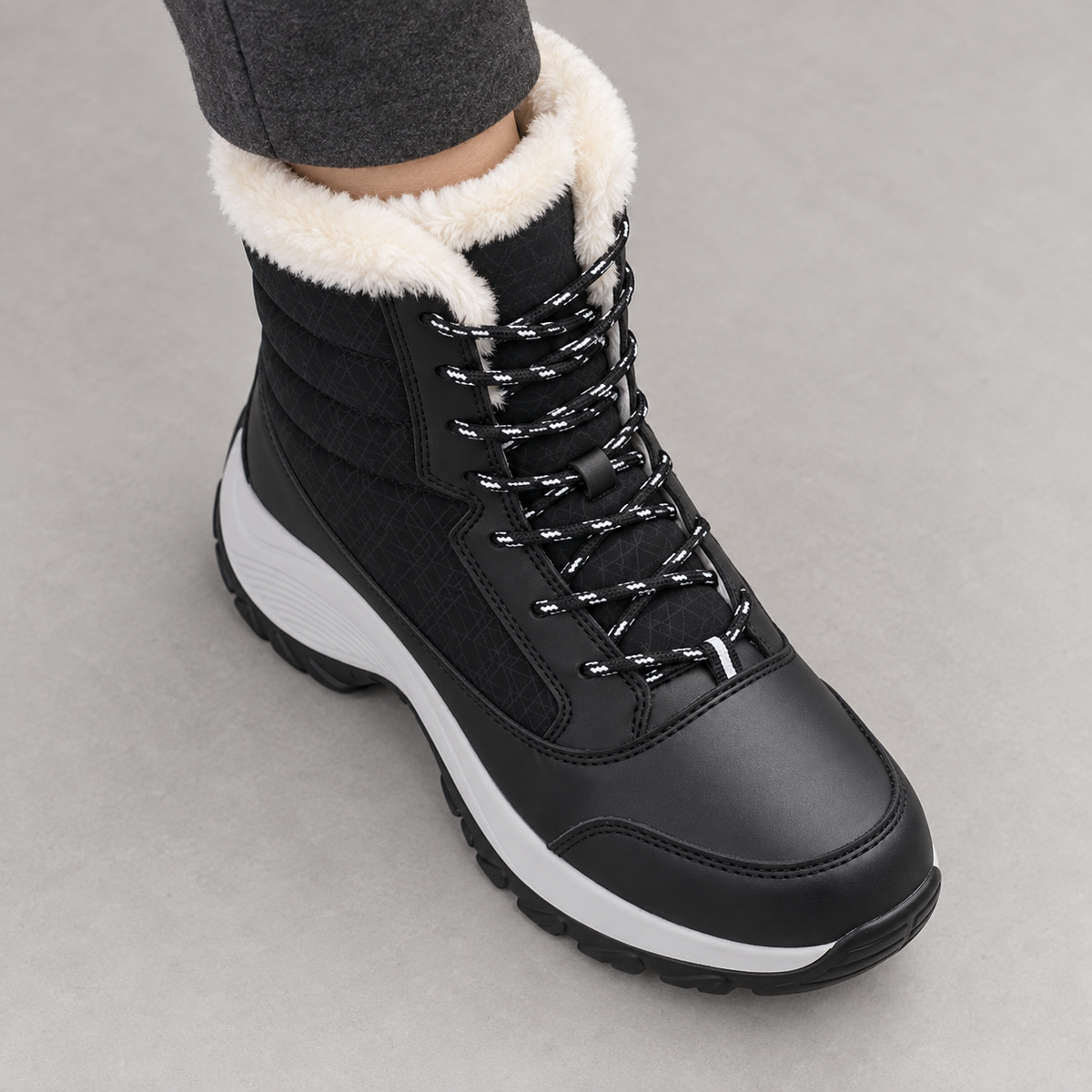 08c botte de pluie randonnee femme vue dessus lacage