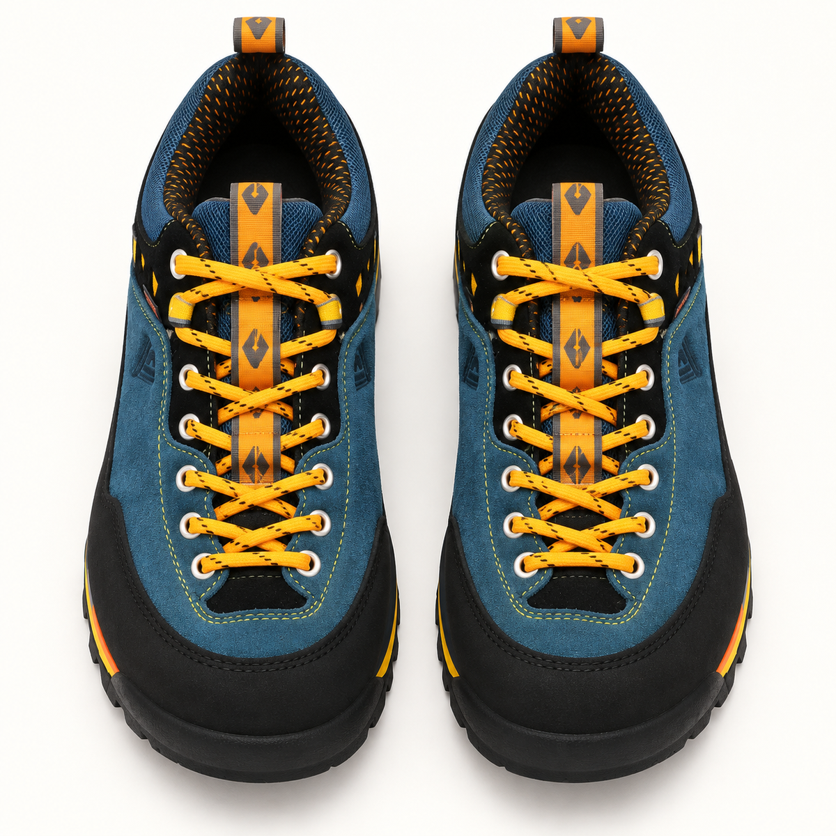 Paire complète de chaussures randonnée jaune vue du dessus montrant laçage et espace intérieur